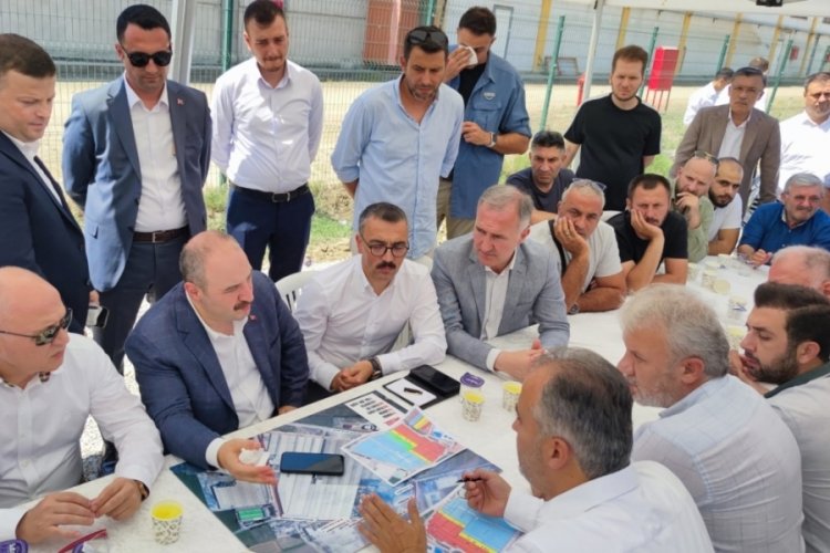 AK Parti Bursa Milletvekili Mustafa Varank yangında zarar g&ouml;ren işyeri sahiplerine ziyarette bulundu
