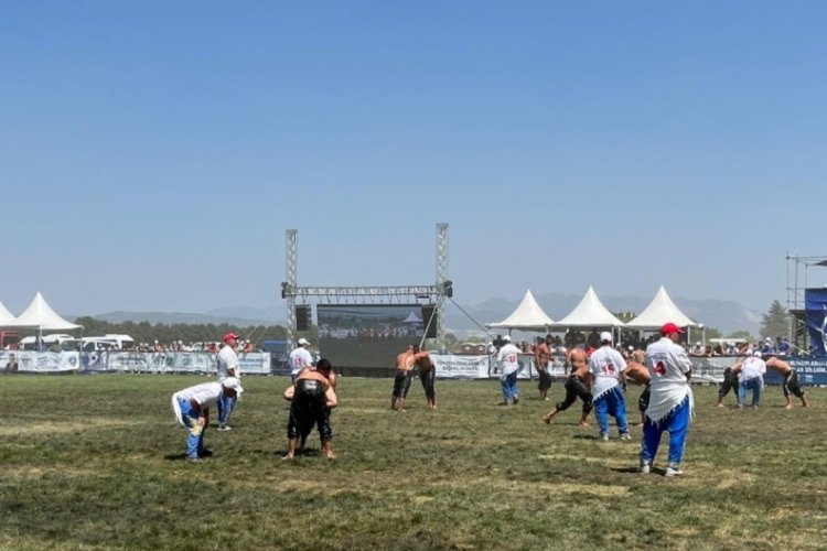Bursa'da Softaoğlu Mehmet Pehlivan Yağlı G&uuml;reşlerinde final g&uuml;n&uuml;