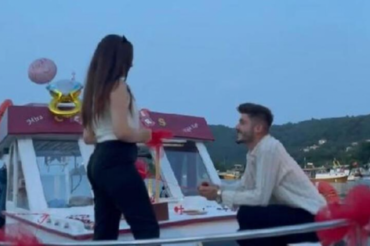 Evlilik teklifi suya d&uuml;şt&uuml;!