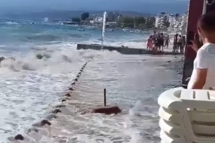 Bursa Gemlik'te dalgalar sahil yoluna taştı