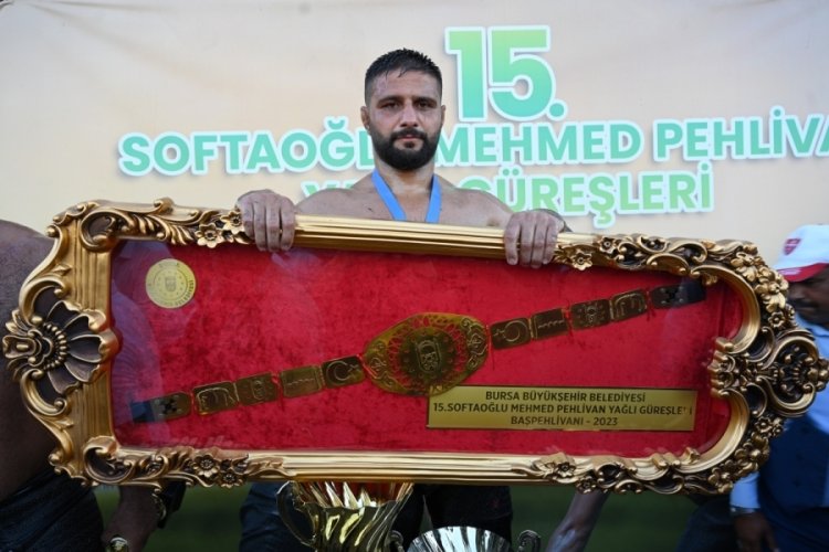 Bursa'da Başpehlivan Serhat G&ouml;kmen