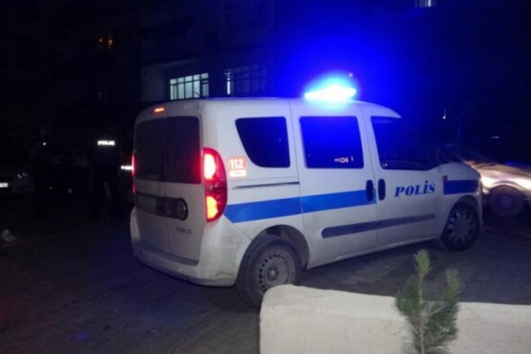 Malatya'da bir kadın nişanlısını bı&ccedil;akla &ouml;ld&uuml;rd&uuml;! Su isteyip teslim oldu