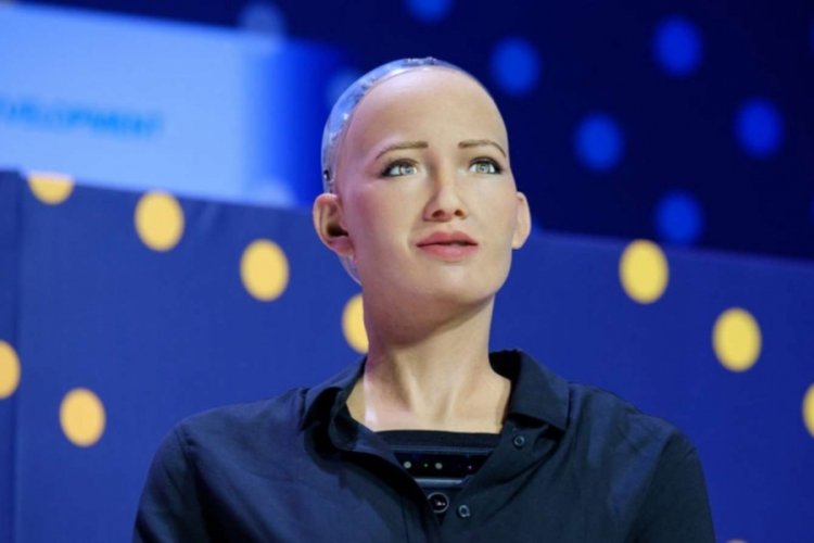Robot Sophia 'Mevzular A&ccedil;ık Mikrofon'a katılacak
