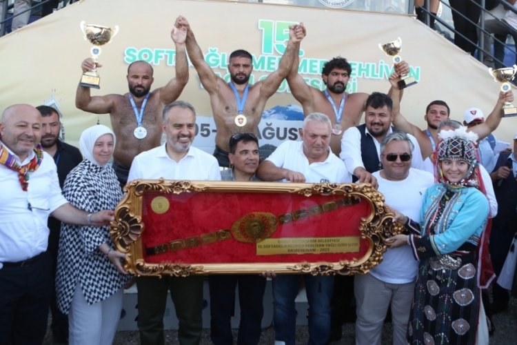 Bursa B&uuml;y&uuml;kşehir Belediyesporlu g&uuml;reş&ccedil;iler 12 madalya kazandı