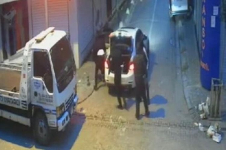 İstanbul'da hırsızlara &uuml;st katta oturanlar saksı atarak m&uuml;dahale etti!
