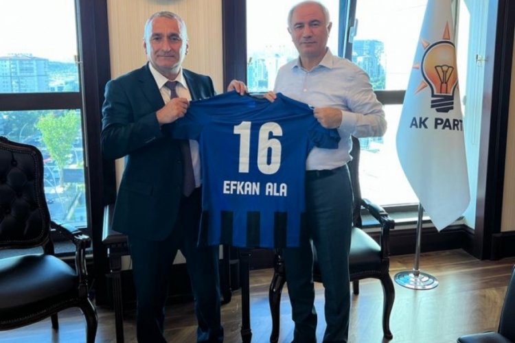 Ekrem Senal Efkan &Acirc;l&acirc;'ya Karacabey Belediyespor forması takdim etti