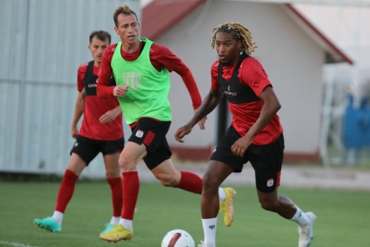 Sivasspor g&uuml;n&uuml; &ccedil;ift idmanla tamamladı