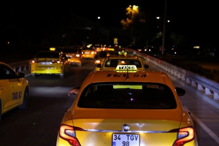 İstanbul'da taksicilerden y&uuml;zde 100 zam talebi