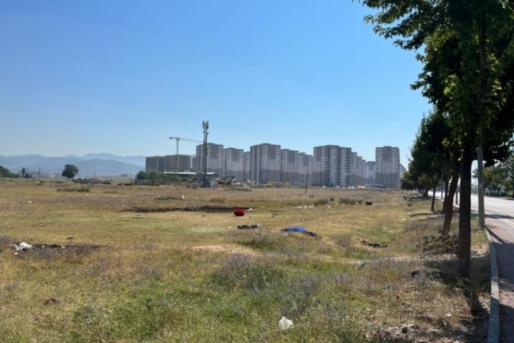 Bursa'da aylardır kaldırım &uuml;zerinde yaşıyorlar! Mahalle sakinleri şikayet&ccedil;i