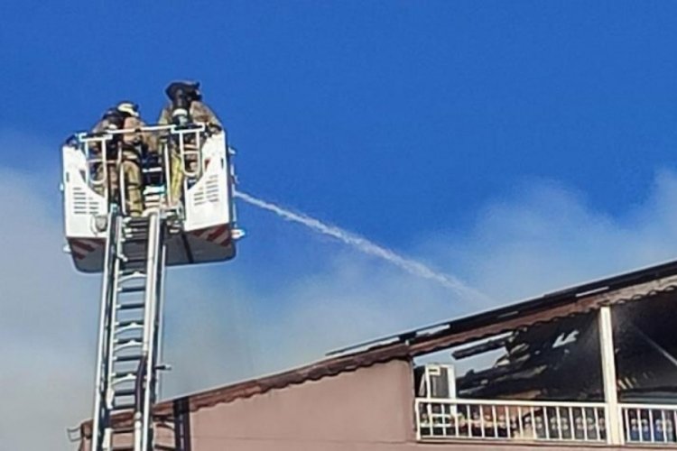 İstanbul'da ağabeyinin kendisine 'tuşlu telefon' aldığı i&ccedil;in kızarak evi yaktı!