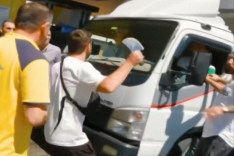 İstanbul'da akaryakıt istasyonunda satırlı kavga