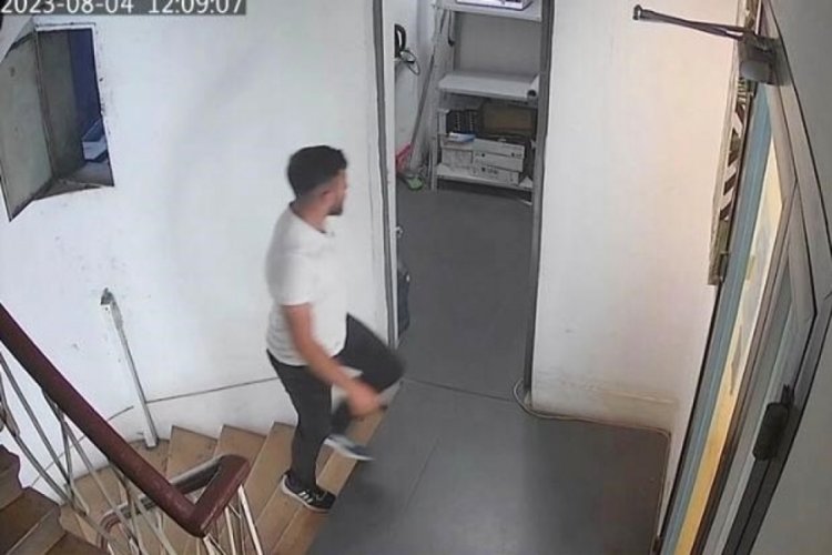 Kargocu yalanıyla paketleri &ccedil;aldılar