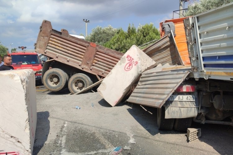 Bursa'da ağır tonajlı ara&ccedil;lar &ccedil;arpıştı!