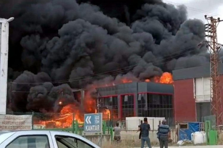Tekirdağ'da kimya fabrikasında &ccedil;ıkan yangın 9 saatte s&ouml;nd&uuml;r&uuml;ld&uuml;