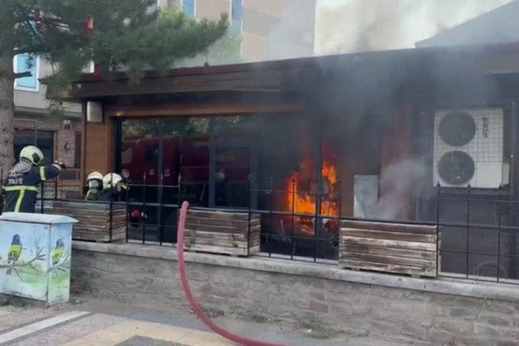 Aksaray'da bir kafede yangın &ccedil;ıktı