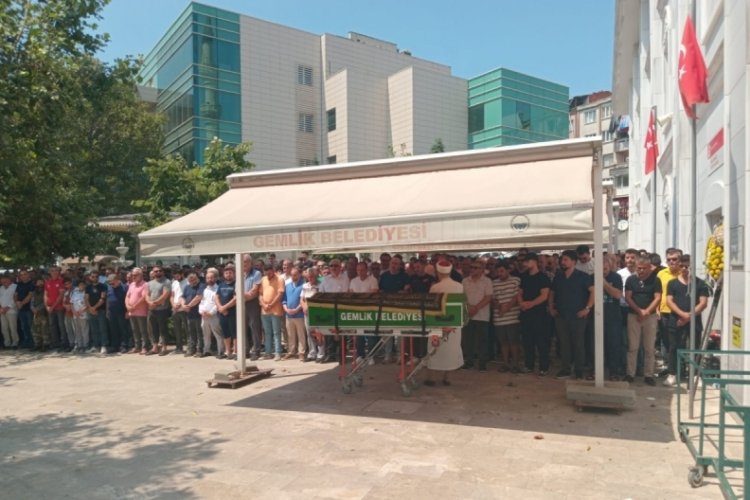 Bursa'da kazada hayatını kaybeden Onur g&ouml;zyaşları ile uğurlandı&nbsp;
