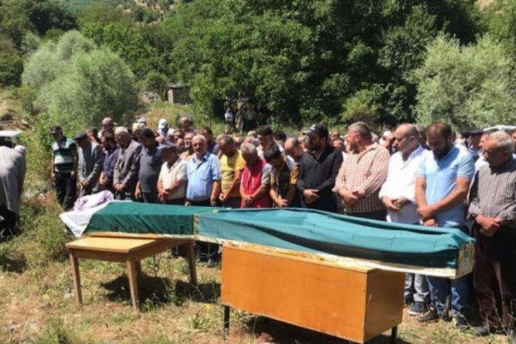 'O &ouml;l&uuml;rse ben de &ouml;l&uuml;r&uuml;m' dedi, yan yana defnedildi