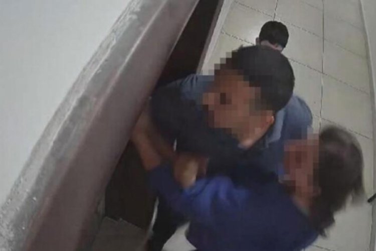 G&uuml;r&uuml;lt&uuml; yapan komşusunu boks&ouml;re d&ouml;vd&uuml;rd&uuml;