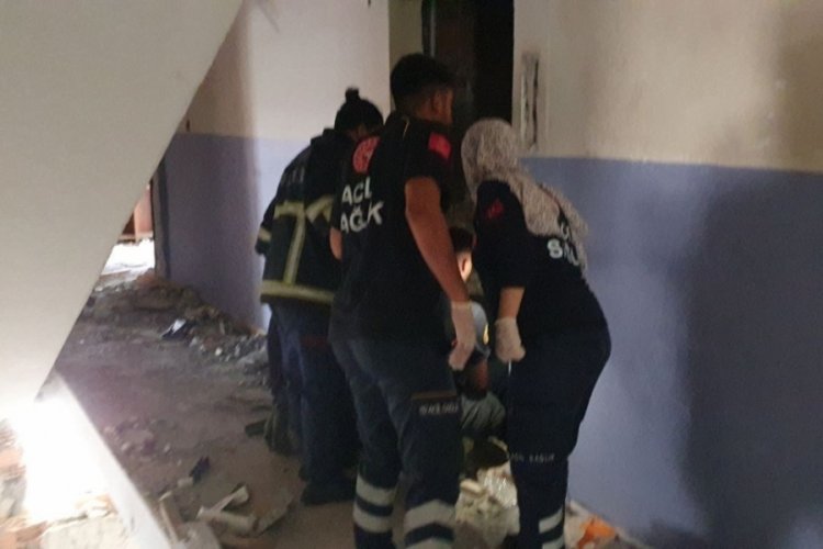 Asans&ouml;r halatını s&ouml;kerken 8'inci kattan boşluğa d&uuml;şt&uuml;!