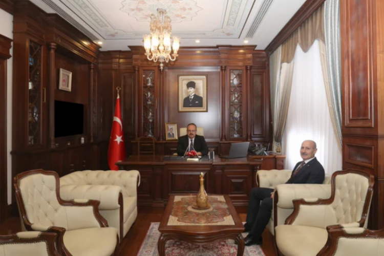 Bursa İl Emniyet M&uuml;d&uuml;r&uuml; Zaimoğlu Vali Canbolat'ı ziyaret etti
