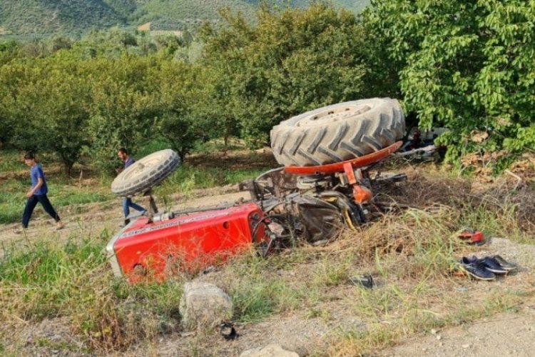 Bursa'da minibüsle traktör çarpıştı! 5 yaralı