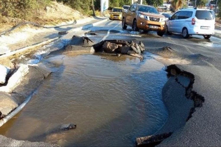 Bodrum'da i&ccedil;me suyu ana isale hattı patladı