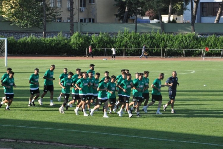 Muğlaspor sezonun ilk antrenmanı i&ccedil;in sahaya indi