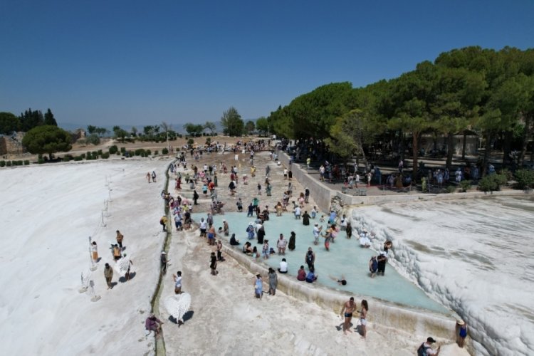 Pamukkale ilk 7 ayda 1,2 milyon turisti misafir etti