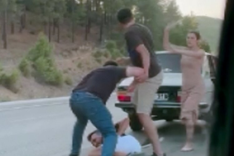 Antalya'daki yol kavgası evlilik teklifi &ccedil;ıktı!