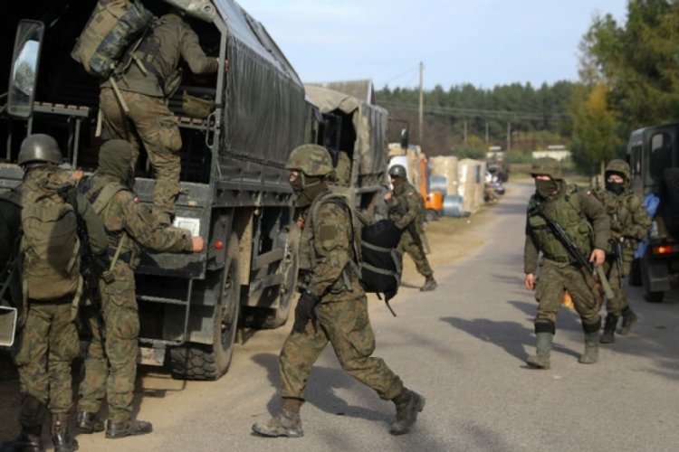 Polonya, Belarus sınırına 2 bin asker g&ouml;nderecek