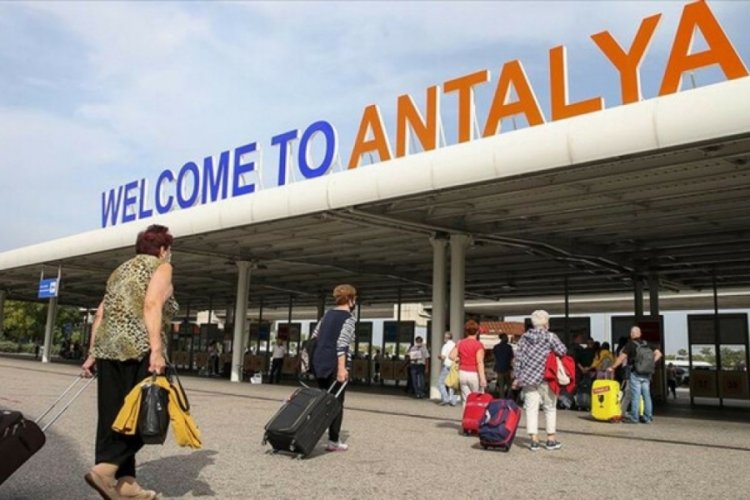 Antalya'da hava yolu trafiğinde rekor yoğunluk!