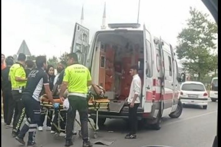 Bursa'da otomobil motosiklete &ccedil;arptı! Motosiklet s&uuml;r&uuml;c&uuml;s&uuml; ağır yaralandı