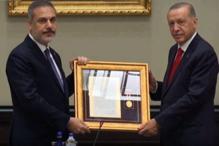 Erdoğan, Hakan Fidan'a "Devlet &Uuml;st&uuml;n Hizmet Madalyası Beratı" verdi