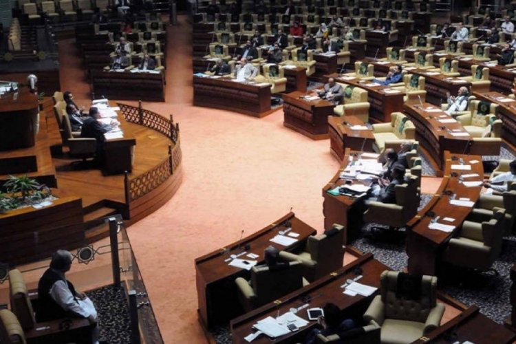 Pakistan'da parlamento feshedildi
