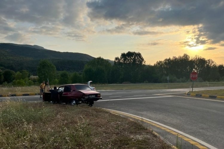Karab&uuml;k'te meydana gelen  trafik kazasında 1 kişi yaralandı
