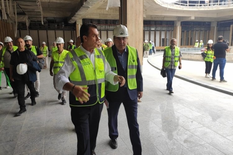 Bursa'nın kalbinde y&uuml;kselen Osmangazi meydanı: Şehre yeni bir kimlik kazandırıyor