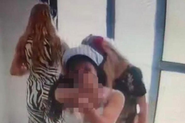 3 kadın hırsızlık i&ccedil;in geldikleri binada kameraya el hareketi &ccedil;ekti