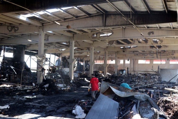 Kayseri'de yangın &ccedil;ıkan mobilya fabrikası kullanılamaz hale geldi