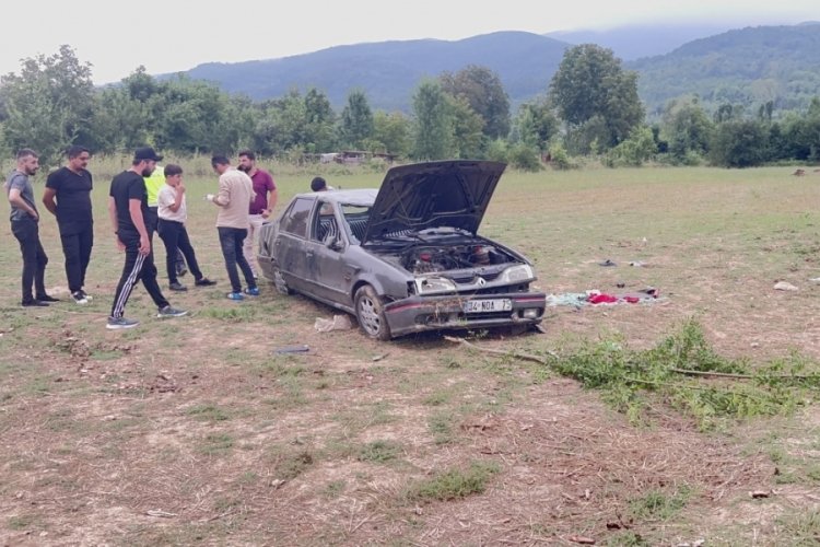 Zonguldak'ta hatalı sollama yapan s&uuml;r&uuml;c&uuml; boş araziye u&ccedil;tu:  Yaralılar var