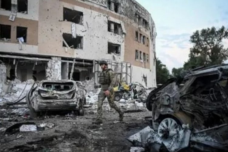Rusya, Zaporijya'da oteli vurdu: 1 &ouml;l&uuml;, 14 yaralı