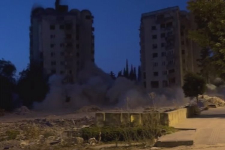 Hatay'da 13 katlı bina dinamitle patlatıldı