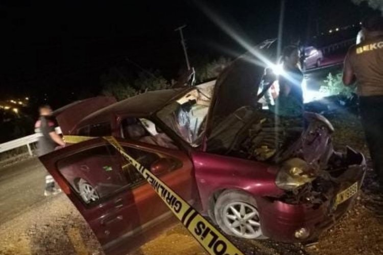 Kırşehir'de kamyon ile otomobil &ccedil;arpıştı: 1 &ouml;l&uuml; 3 yaralı