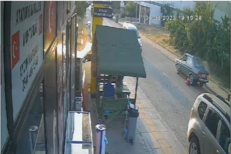Ankara'da yolun karşısına ge&ccedil;mek isteyen 5 yaşındaki &ccedil;ocuğa otomobil &ccedil;arptı