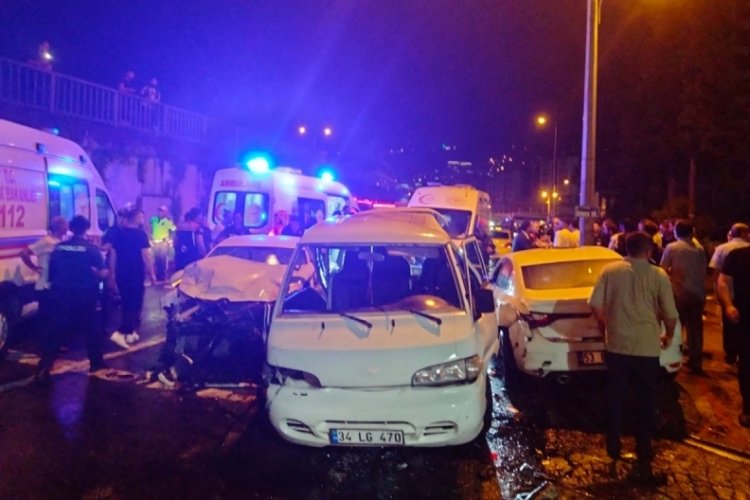 Rize'de 3 ara&ccedil; birbirine girdi: 8 kişi yaralandı