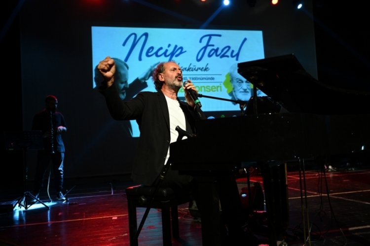 Bursa'da vefatının 40. yıld&ouml;n&uuml;m&uuml;nde Necip Fazıl Kısak&uuml;rek eserleriyle anıldı