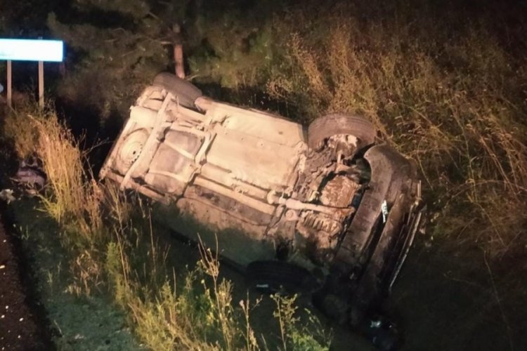 Bursa'da tırın &ccedil;arptığı otomobil su kanalına devrildi!