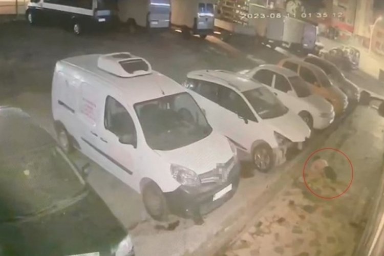 Kocaeli'nde 19 yaşındaki gencin 6. kattan d&uuml;ş&uuml;ş anı kameraya yansıdı
