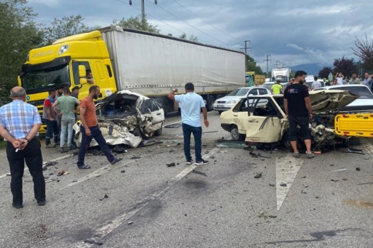 D&uuml;zce'de feci kaza: 1 &ouml;l&uuml;, 2 yaralı