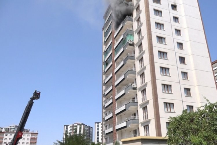 Diyarbakır'da 13 katlı apartmanda yangın &ccedil;ıktı