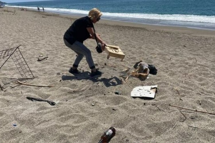 Antalya'da caretta caretta yuvası &uuml;st&uuml;nde yakılan mangal &ccedil;evrecileri ayaklandırdı
